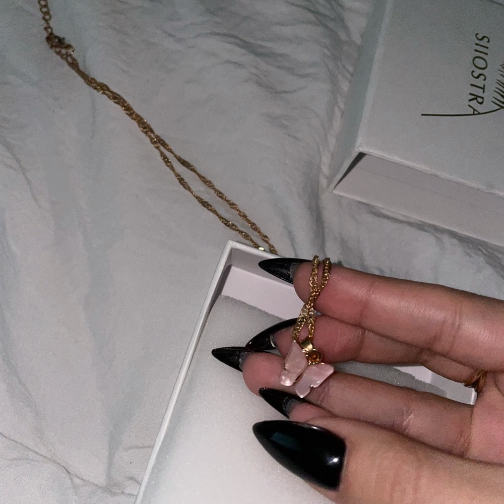 Baby Pink Butterfly Necklace 💗 - Picture 4 of 9